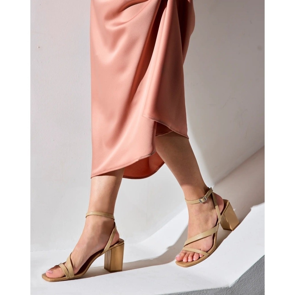 Lisa Vicky Violet V Tan Strappy Block Heel Square Toe Sandals Womens 9M New - Picture 2 of 7